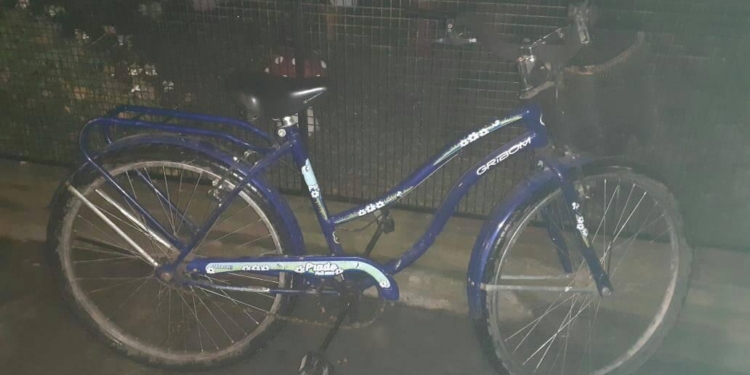 Dejó dos bicicletas afuera de la comisaría y se las llevaron