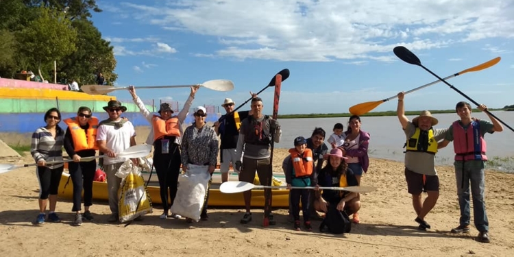 Arte público por el agua: comenzó la limpieza del Arroyo Monje
