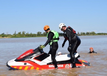 Exitoso curso acuático para bomberos de la región en Oliveros y Gaboto