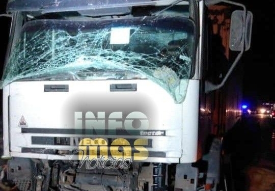 Tres camiones chocaron en cadena en Ruta 34 y uno quedó sobre la vía