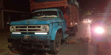 Fue atrapado mientras intentaba quitar a tirones la batería de un camión