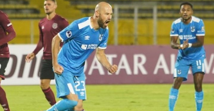 El macielense Tevez marcó su primer gol por Copa Sudamericana, pero no alcanzó