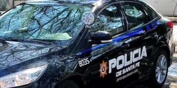 Se le cruzó un perro, cayó de su moto y sufrió graves heridas