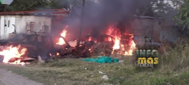 Tres autos ardieron en llamas en Andino