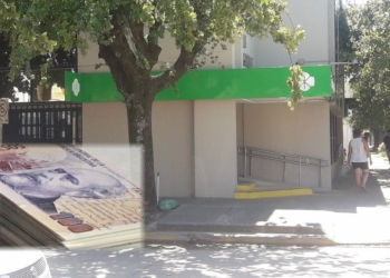 Una empleada comunal de Maciel encontró un fajo de billetes, buscó a su dueño y lo devolvió