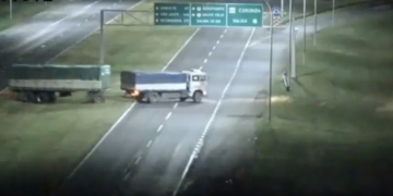Peligrosa maniobra de un camionero en autopista fue filmada y sancionada