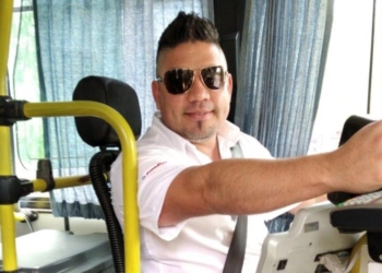 Chofer de la empresa Serodino fue reconocido tras devolver el celular a una mujer