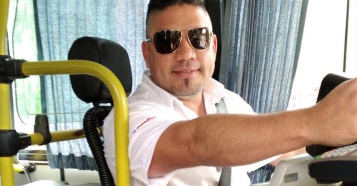 Chofer de la empresa Serodino fue reconocido tras devolver el celular a una mujer