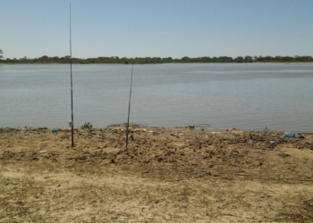 Amenazó de muerte a tres pescadores, se arrojó al río y fue detenido en la isla