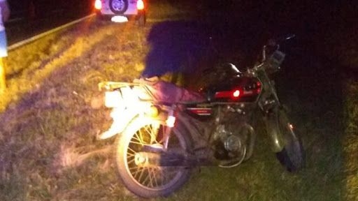 Se le cruzó un gato en Ruta 11, cayó de su moto y sufrió heridas graves