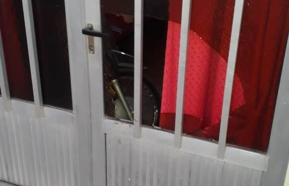 Robó un portón y escapó caminando: fue detenido