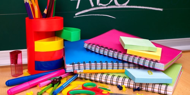 Colecta de útiles en Maciel para donar en la previa al ciclo lectivo