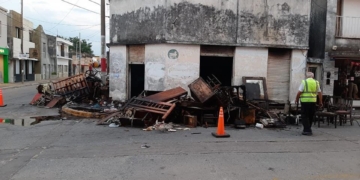 Voraz incendio destruyó una vivienda y su dueño fue rescatado