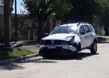 Bomberos de Oliveros rescataron a una mujer tras un fuerte accidente