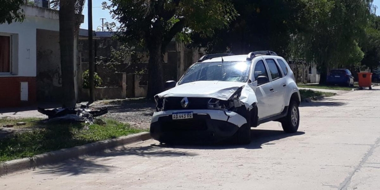 Bomberos de Oliveros rescataron a una mujer tras un fuerte accidente