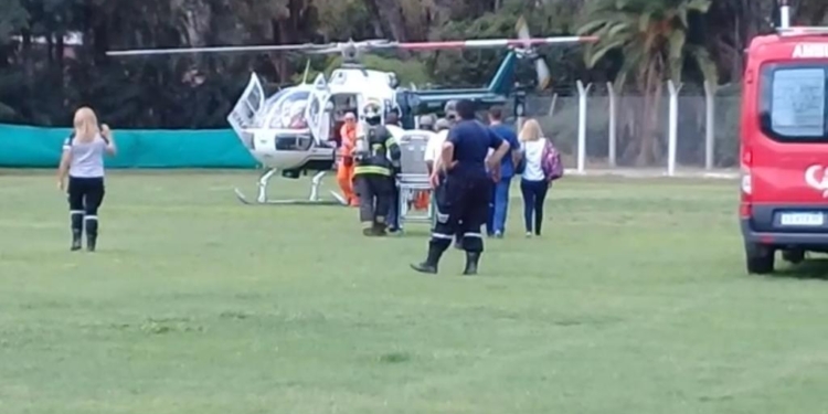 Tiene 20 años, convulsionó, cayó de una escalera y fue hospitalizada
