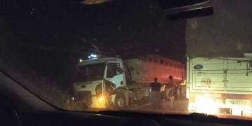 Un camión chocó contra otro en el puente de Ruta 91 y terminó contra el guardarrail