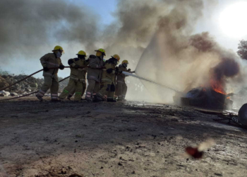 Bomberos de Barrancas sumaron a los de Maciel para una práctica de fuego