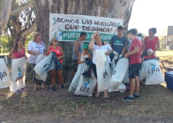 Realizaron la primera jornada de limpieza en Puerto Aragón y seguirán en las islas