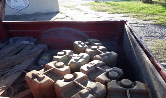 Un hombre fue detenido al intentar huir con 140 litros de combustible robado