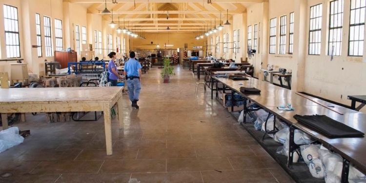 Trabajaban para ayudar en medio de la pandemia y les quemaron el taller en la cárcel de Coronda