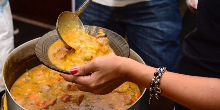 Prepararán arroz en Monje y locro en Maciel de la mano de vecinos solidarios