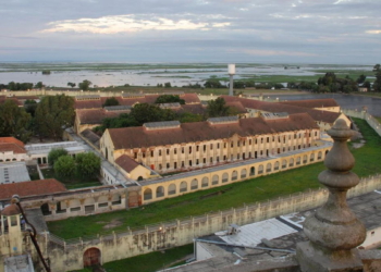 Se escapó de la cárcel de Coronda, le robó a su mujer e intentó llevarse a su hijo