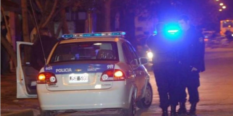 Encapuchado y armado, intentó robar en un minimarket de Oliveros