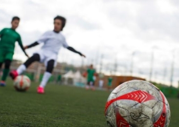 Como medida de seguridad, ligas de fútbol y básquet fueron suspendidas