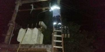 La explosión de un transformador dejó a dos localidades sin luz