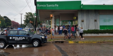 Anunciaron que los bancos abrirán sábado y domingo para descomprimir las filas