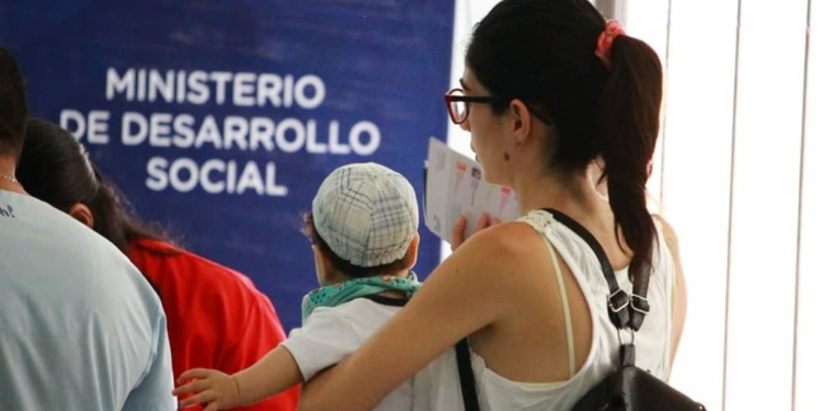 Acreditarán un refuerzo económico a través de la tarjeta AlimentAR