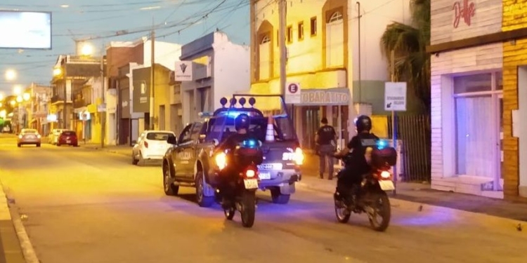 Tomaban mate y paseaban el perro: fueron detenidos