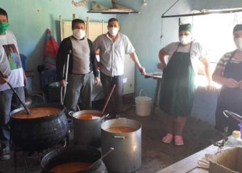 Repartieron más de 400 porciones de locro en Maciel y no se detienen