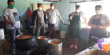 Repartieron más de 400 porciones de locro en Maciel y no se detienen