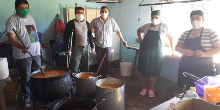 Repartieron más de 400 porciones de locro en Maciel y no se detienen
