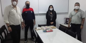 Concejal de Totoras entregó el desayuno a personal de salud local