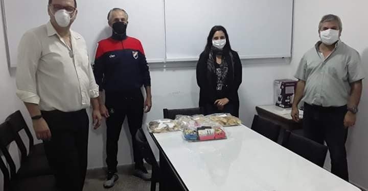 Concejal de Totoras entregó el desayuno a personal de salud local