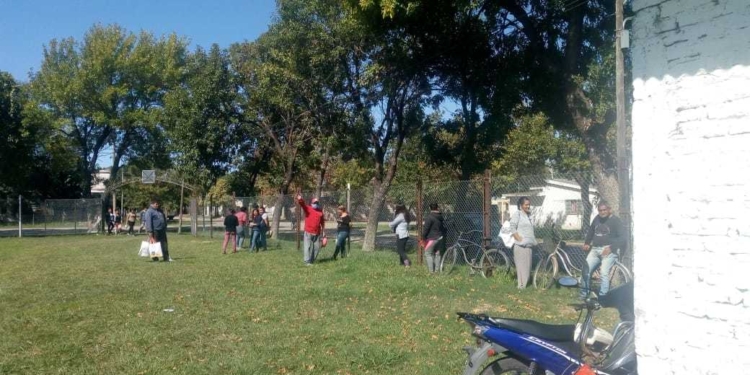 Realizaron 270 porciones de arroz solidario en Maciel y van por más