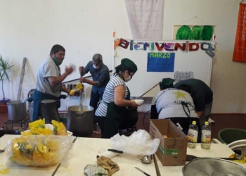 Los vecinos solidarios de Maciel no se detienen y organizan un cuarto menú