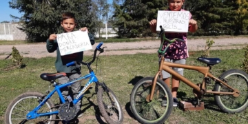 Emocionante: dos niños de Oliveros venden sus bicis para comprar y donar alimentos