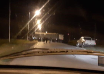 Un camión quedó cruzado sobre Ruta 11 y bloqueó el tránsito