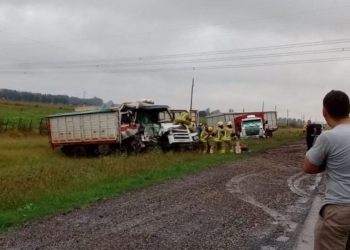 Reparaba su camión y murió al ser atropellado por otro  sobre Ruta AO12