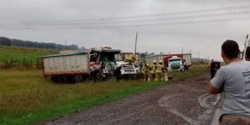 Reparaba su camión y murió al ser atropellado por otro  sobre Ruta AO12