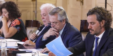 El gobierno habilitará desde el lunes a más comercios, pero sólo con delivery