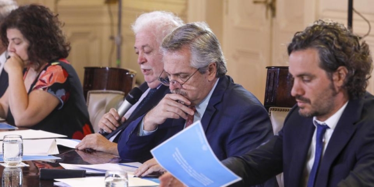 El gobierno habilitará desde el lunes a más comercios, pero sólo con delivery