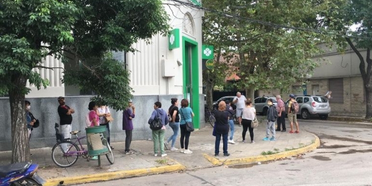 Los bancos pagarán a jubilados por terminación de DNI: el cronograma