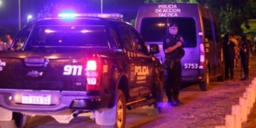 Apuñaló gravemente a una pareja, se dio a la fuga pero fue detenido