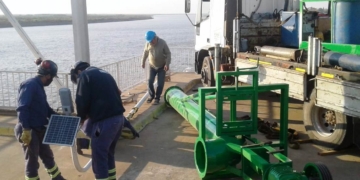 Monje: por la bajante, colocaron una bomba de agua que abastece a 70 mil vecinos