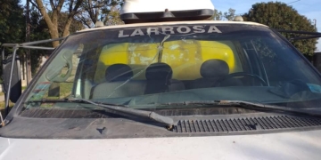 Atacaron a piedrazos a un camión regador municipal durante su recorrido